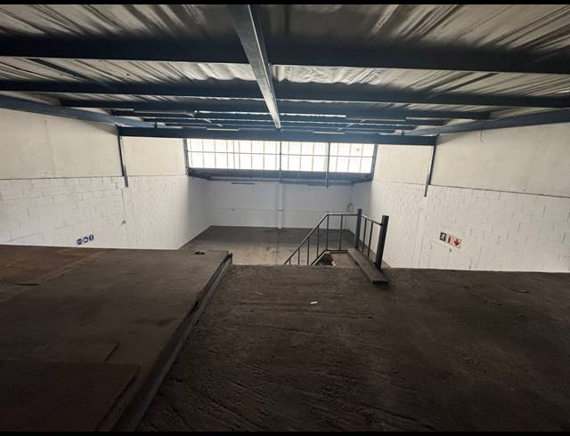 200M² WAREHOUSE TO LET IN EASTLEIGH